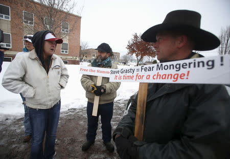 Demonstrators gather during a protest outside the Harney County Court House in Burns, Oregon January 29, 2016. REUTERS/Jim Urquhart