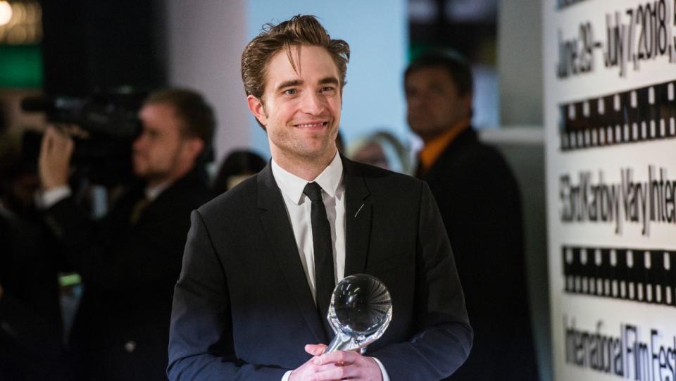 Robert Pattinson received a Crystal Globe in Karlovy Vary in 2018. - Credit: @herec