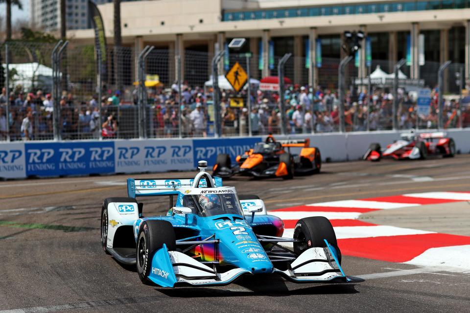 Josef Newgarden leads the field during the Grand Prix of St. Petersburg.