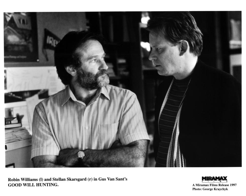 CIRCA 1997  Actor Robin Williams and director Gus Van Sant on the set of the Miramax movie "Good Will Hunting", circa 1997.  (Photo by Michael Ochs Archives/Getty Images)