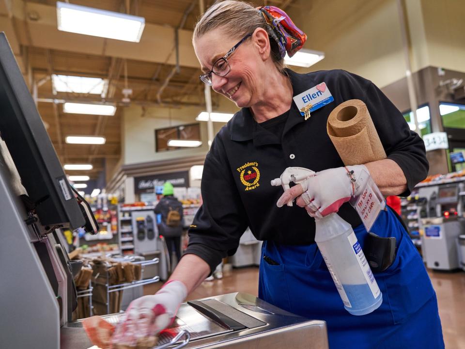 Kroger Associate Image 01