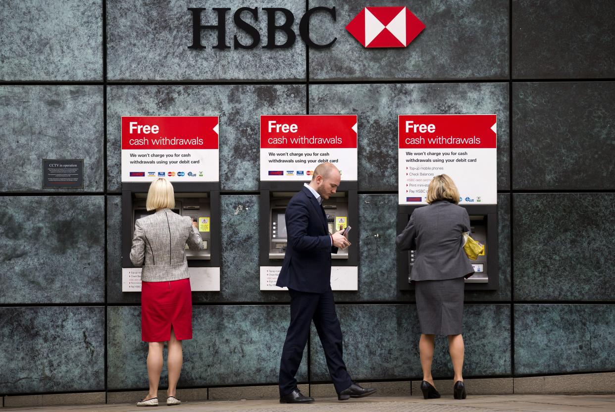 Customers us ATM cashpoints outside a HSBC bank branch in London. Photo: JUSTIN TALLIS/AFP/Getty Images