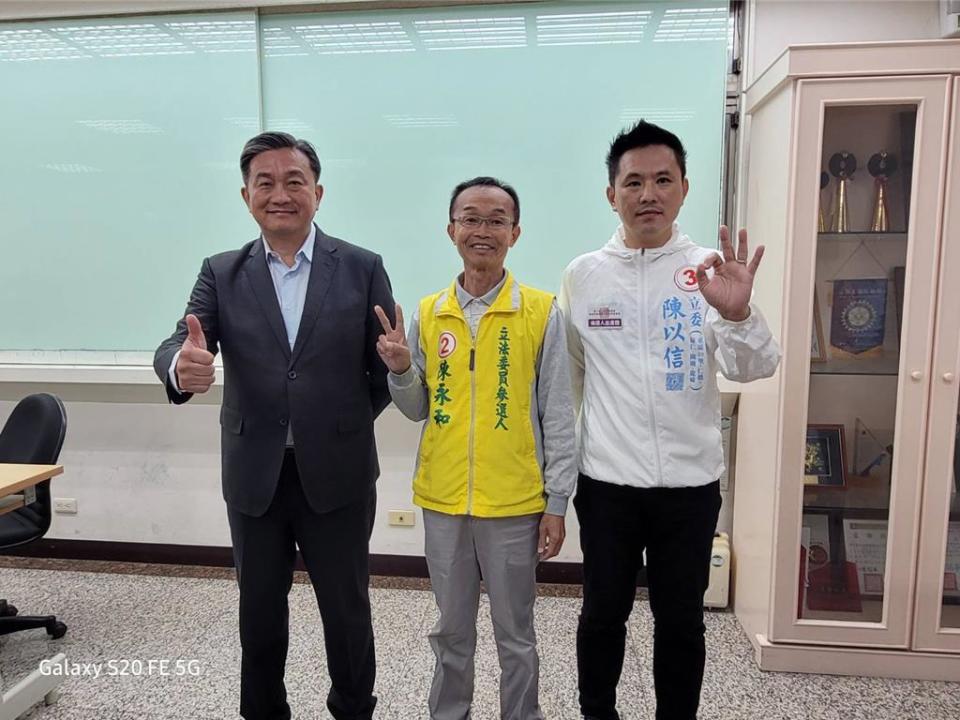 台南六選區立委候選人王定宇、陳永和、陳以信(從左至右)上午輪番發表政見。(南市選委會提供／曹婷婷台南傳真)