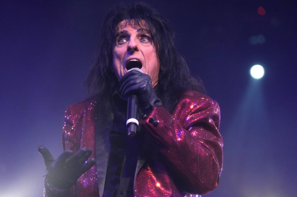 Alice Cooper sings with Sixwire during Christmas Pudding, the annual benefit for his Solid Rock Teen Centers at the Celebrity Theatre.