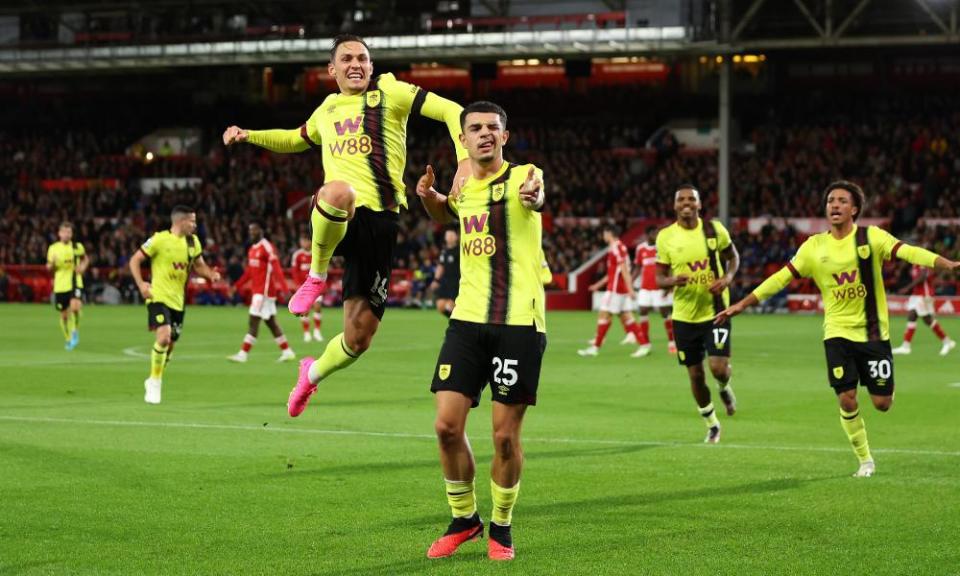 Zeki Amdouni celebrates his goal