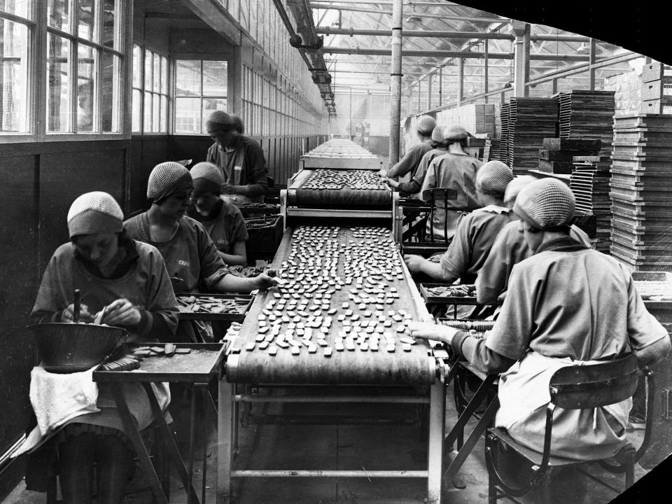 These factory women in Liverpool, England iced cookies for a living.