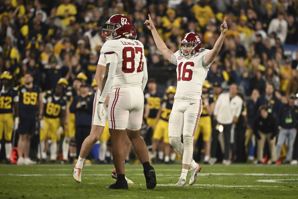 Alabama place kicker Will Reichard (16) celebrates after making a field goal during the second half of the Rose Bowl CFP NCAA semifinal college football game against Michigan Monday, Jan. 1, 2024, in Pasadena, Calif. (AP Photo/Kyusung Gong)