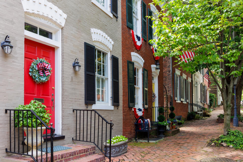 Row of townhouses on residential street in Old Town Alexandria, Virginia