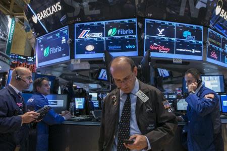 Traders work on the floor of the New York Stock Exchange December 3, 2013. REUTERS/Brendan McDermid