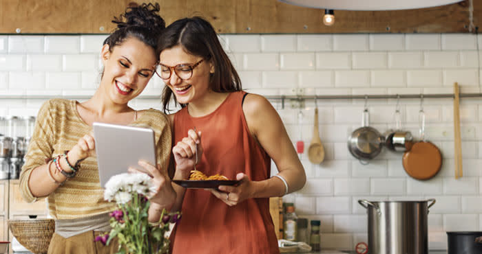 amigas en la cocina