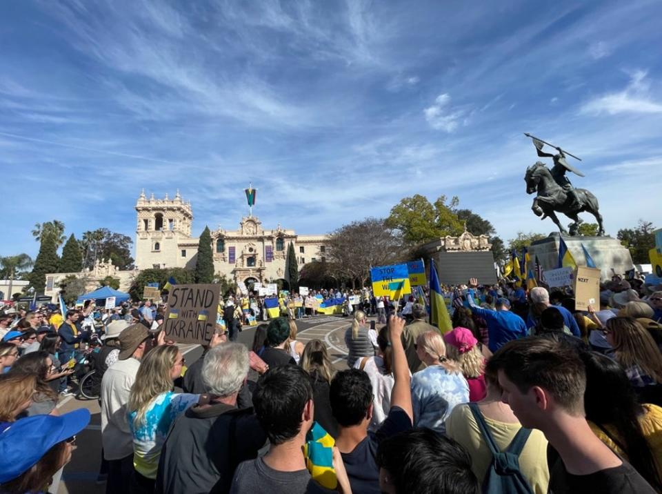 La protesta en San Diego que movió a Avi Schiffmann a encontrar otra forma de ayudar a los ucranianos (Avi Schiffmann y Marco Burstein)