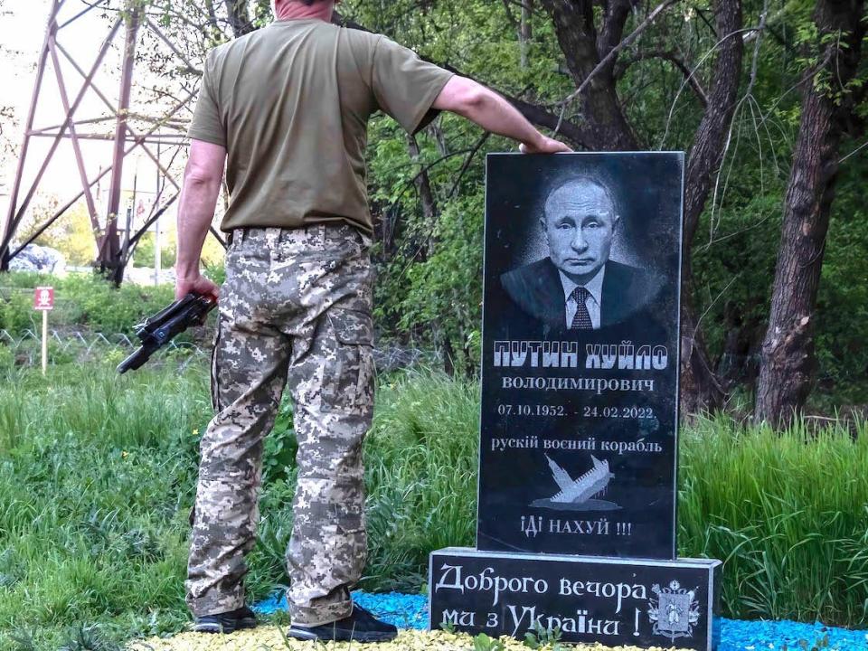 Vladimir Putin grave gravestone in Ukraine