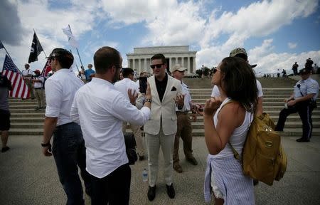 White Nationalist and supremacist leader Richard Spencer (C) talks with reporters and supporters as self proclaimed "White Nationalists" and "Alt-Right" activists gather for what they called a "Freedom of Speech" rally at the Lincoln Memorial in Washington, U.S. June 25, 2017. REUTERS/Jim Bourg