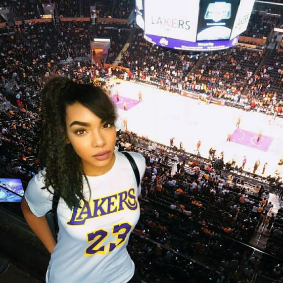 Lakers podcast host Vivan Flores poses at Staples Center in what many claim to be a photoshopped image.