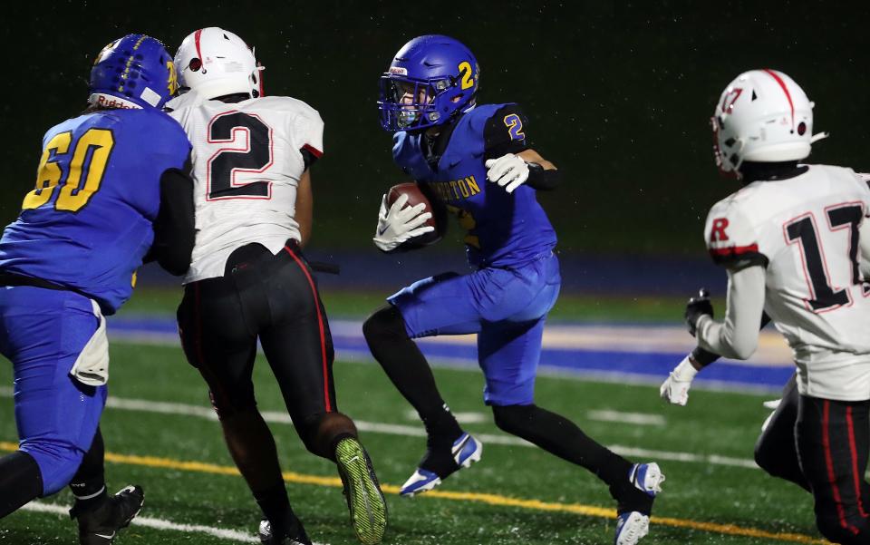 Bremerton defeated Renton 39-22 in a Week 10 district playoff game last season. The Washington State Football Coaches Association announced Friday that beginning in 2024-25, Week 10 will feature "Round of 32" playoff matchups.