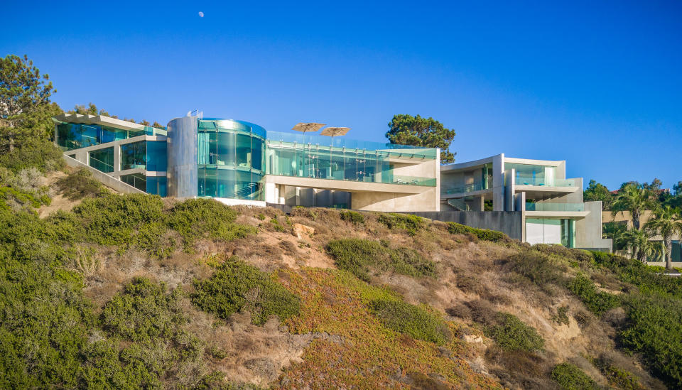 Originally listed on the market for $45 million, Keys purchased the home for only $20.8 million. (Credit: Gary Kasl)