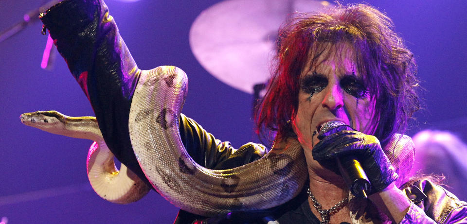 Alice Cooper performs at the 3rd annual Golden Gods awards in Los Angeles April 20, 2011.  REUTERS/Mario Anzuoni (UNITED STATES - Tags: ENTERTAINMENT ANIMALS)