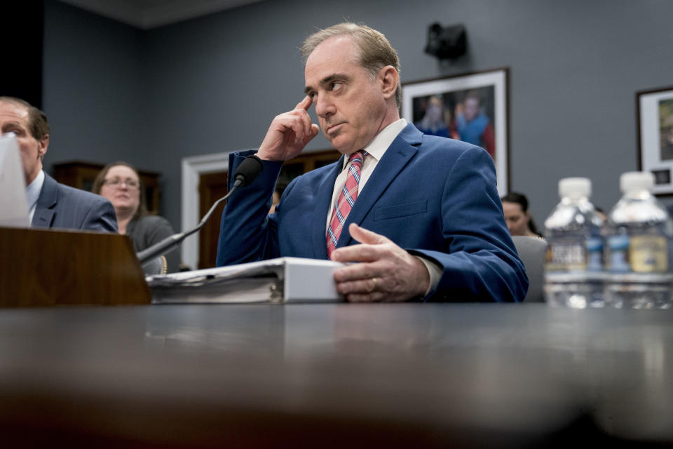 Am Stuhl von Kriegsveteranenminister David Shulkin wird angeblich auch bereits heftig gesägt. (Bild: AP Photo)