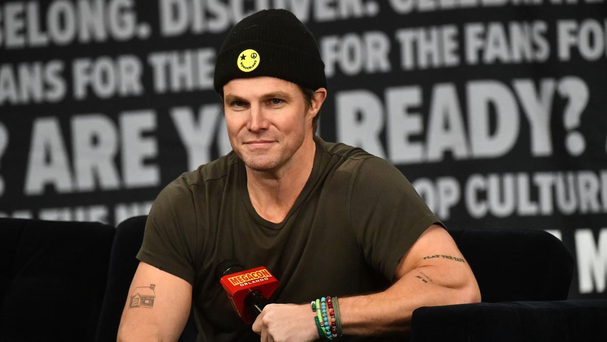  Stephen Amell appears at MegaCon Orlando. 