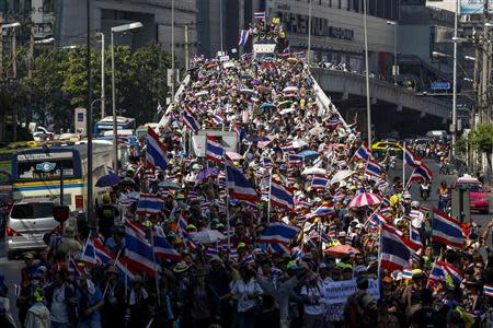 Anti-government protesters march during a rally at a major business district in Bangkok December 19, 2013. Anti-government protesters marched in Bangkok on Thursday in a bid to force Prime Minister Yingluck Shinawatra from office but their numbers appeared far smaller than earlier in the month, when she called a snap election to try to defuse the crisis. REUTERS/Athit Perawongmetha
