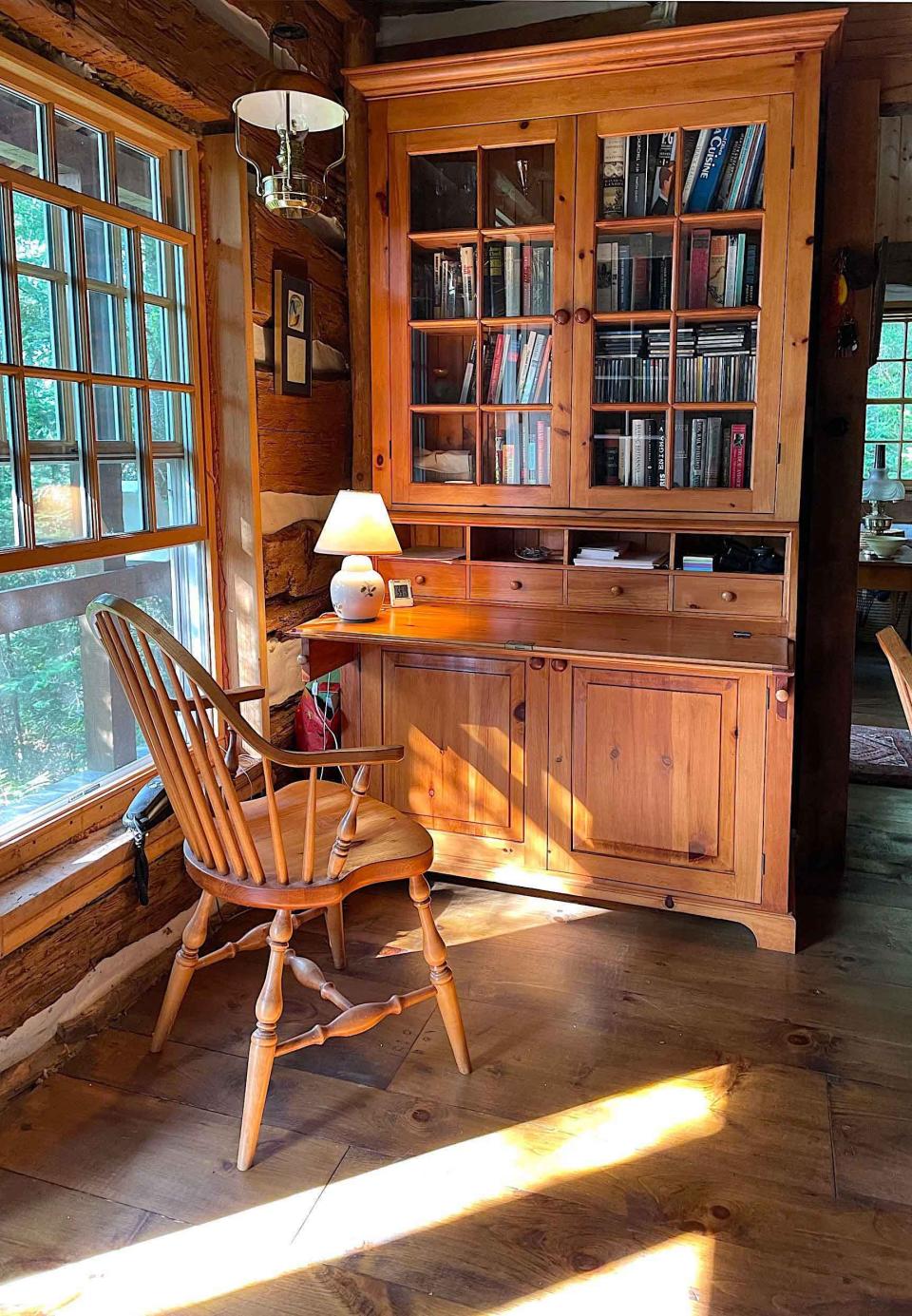 Desk nook in Inglis Island cottage