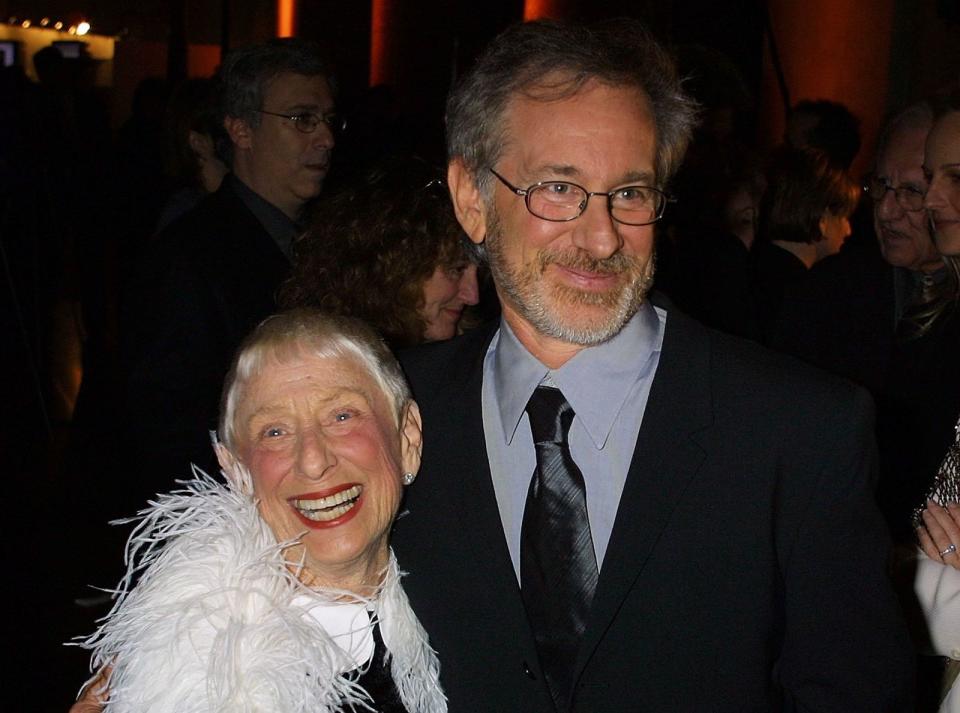 Wie wurde Steven Spielberg zu einem der fantasievollsten und erfolgreichsten Regisseure aller Zeiten? Eine mögliche Antwort: durch seine 2017 verstorbene Mutter Leah. "Sie war Peter Pan, sie weigerte sich, erwachsen zu werden", so der Filmemacher einst in einem TV-Interview. (Bild: George De Sota/Newsmakers)