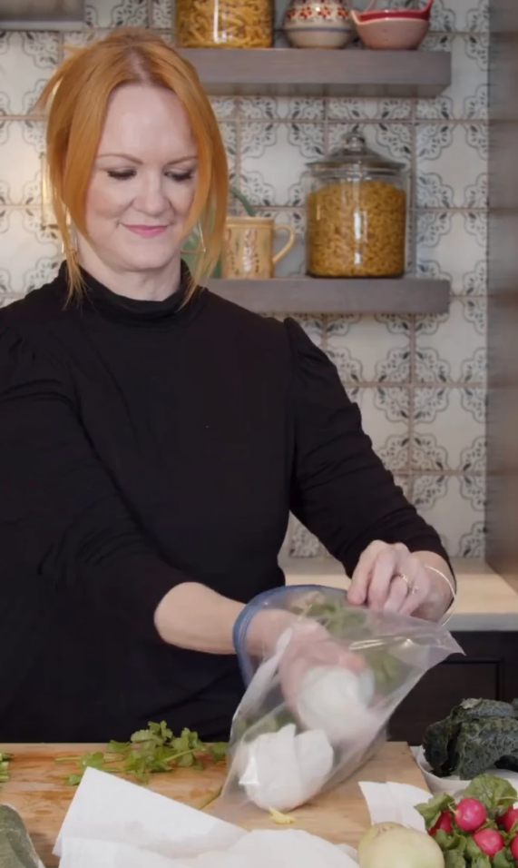 the pioneer woman cooking in her kitchen