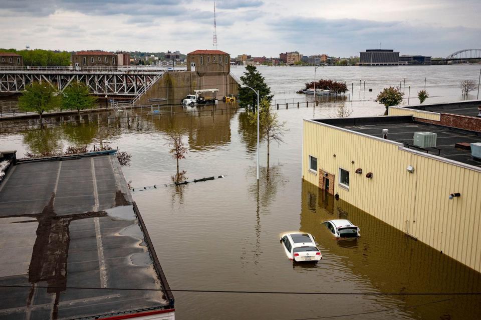 These 12 Photos Show the Mississippi River Flooding That's Decimating Small Towns