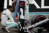 Pas de quoi néanmoins bousculer réellement les cadors ce dimanche à Abu Dhabi. A commencer par le premier d’entre eux, Lewis Hamilton. Sevré de pole depuis 9 courses et plutôt décevant en qualifs cette saison, le Britannique s'est réveillé sur le circuit de Yas Marina. Résultat : une 5è pole de la saison et le record de la piste battu (en 1’34’’779). Cette dernière pole vient s’ajouter aux 87 précédentes. Sacrée collection.