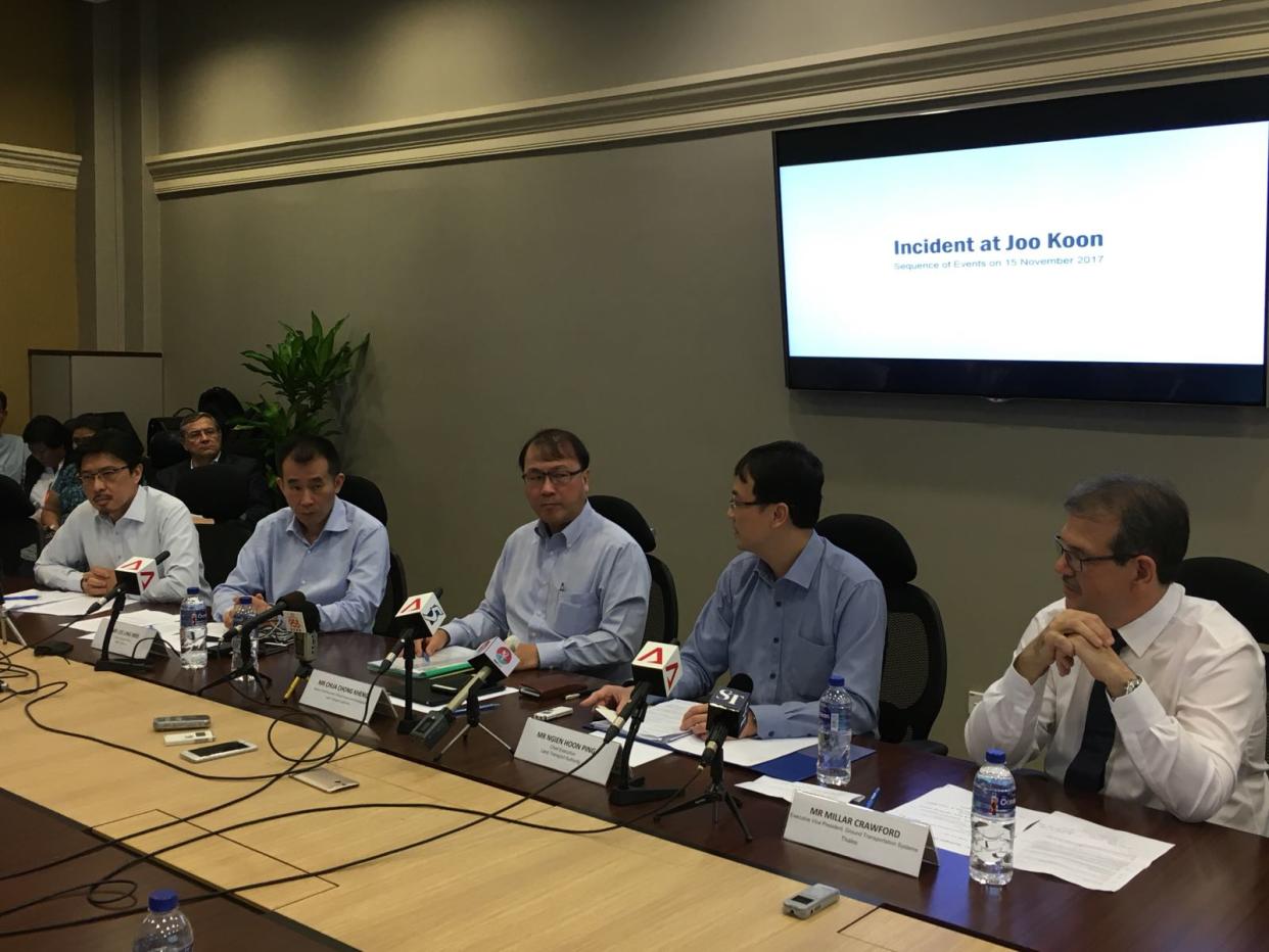 Land Transport Authority chief Ngian Hoon Ping (second from right) and top management from SMRT and French conglomerate Thales. (PHOTO: Nicholas Yong/Yahoo News Singapore)