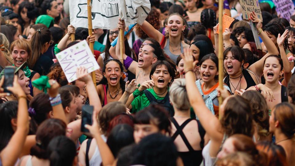 Mujeres marchando. 