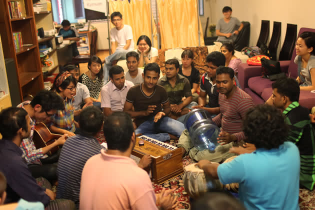 The music session held in July at Dibashram, which witnessed the gathering of about 20 Singaporeans and 20 Bangladeshis. (Photo courtesy of Bernice Wong)