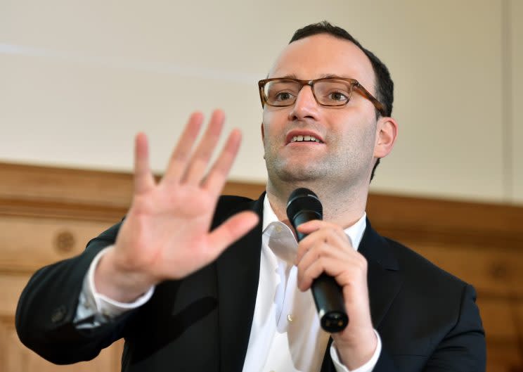 Jens Spahn bei der Buchvorstellung von “Inside Islam – was in Deutschlands Moscheen gepredigt wird” (Bild: dpa)