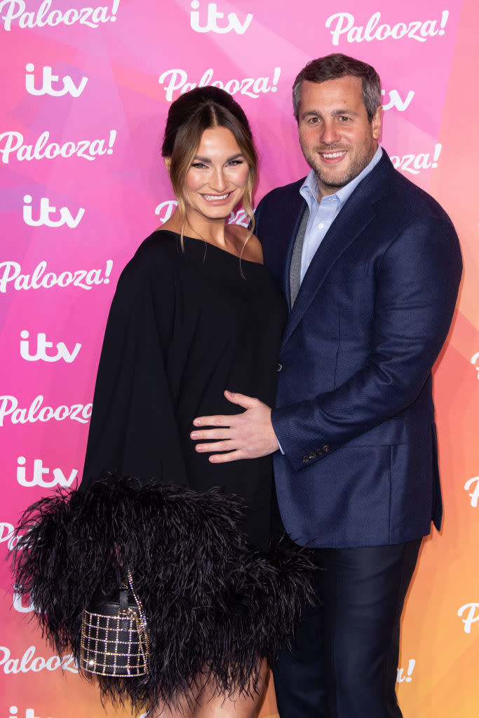 Faiers pictured with her partner Paul Knightley in November 2021 while pregnant with her third child. (Getty Images)