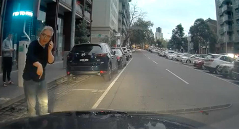 A driver was pulling up at a vacant Franklin Street car park when a man indicated the spot was not free and refused to move. Source: Kitaofoz/YouTube
