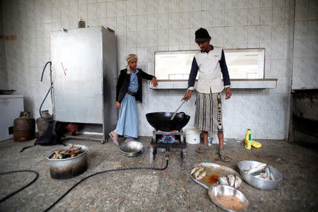 Cooks prepare a meal in the kitchen of The al-Shawkani Foundation for Orphans Care in Sanaa, Yemen, February 14, 2017. REUTERS/Khaled Abdullah