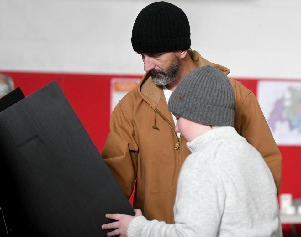 Jeremy Nordquest talks son Jeremy Nordquest, 12, through the voting process on Election Day at the Alliance High School polling location.  Tuesday,  November 08, 2022.