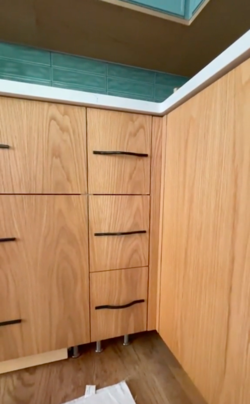 These kitchen drawers look so great!<p><a href="https://www.tiktok.com/@houseofherz/video/7292444533445512449?_r=1&_t=8gpscXXE24h" rel="nofollow noopener" target="_blank" data-ylk="slk:Tiktok/@houseofherz;elm:context_link;itc:0;sec:content-canvas" class="link ">Tiktok/@houseofherz</a></p>