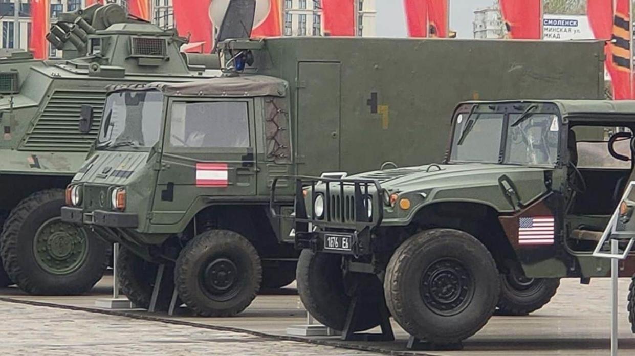 The exhibition of trophy vehicles in Moscow. Photo: Martin Rosenkranz/Twitter (X)