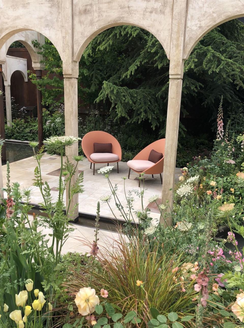 <p>A wonderful way to draw the eye to different parts of the garden, frames created by architectural forms such as pergolas are an easy way to add a little bit of Chelsea to any garden. <strong>Jo Thompson’s</strong> garden is dominated by a striking classical colonnade guiding the visitor through it by offering ever changing framed views, each with a different perspective on the landscape that has been created, while <strong>Tom Stuart-Smith</strong> has incorporated two large steel frames to create a sense of containment and drama in his large, contemporary garden for the RHS.</p><p>Image: Jo Thompson MSGD</p>