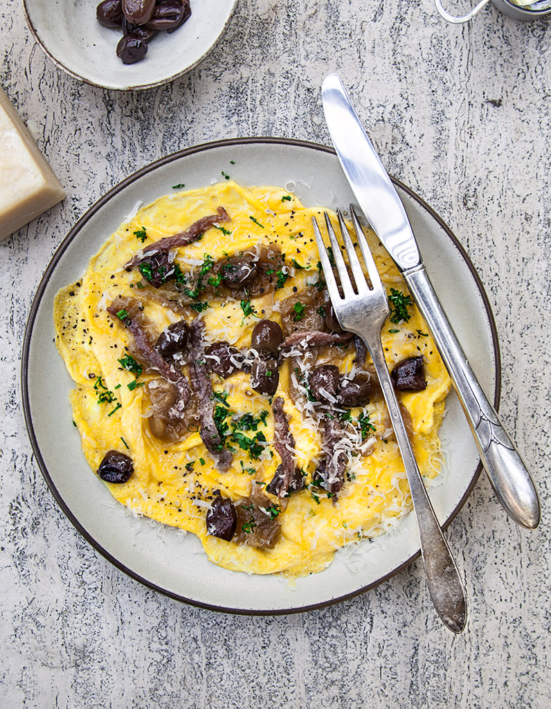 <p>Découvrez la recette de l’ <a href="https://www.elle.fr/Elle-a-Table/Recettes-de-cuisine/Omelette-aux-anchois-et-olives-3868698" rel="nofollow noopener" target="_blank" data-ylk="slk:Omelette aux anchois et olives;elm:context_link;itc:0;sec:content-canvas" class="link ">Omelette aux anchois et olives</a></p><br>