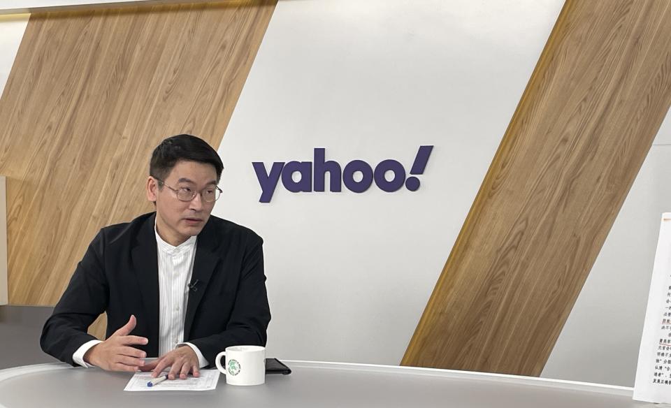 ▲陸委會副主委梁文傑接受YahooTV《齊有此理》專訪