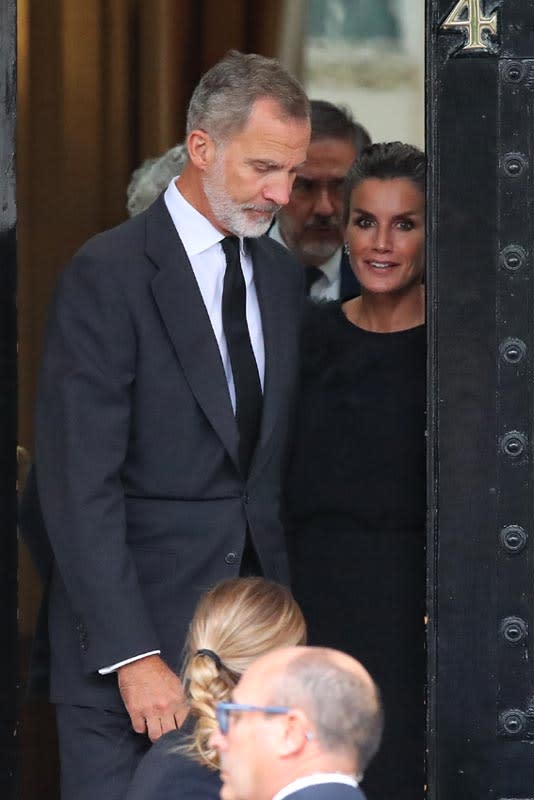 Los Reyes Felipe y Letizia en la Embajada de España en Londres