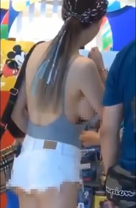 女子的胸部和臀部都引起網友矚目。（圖／翻攝自臉書社團「爆廢公社」）