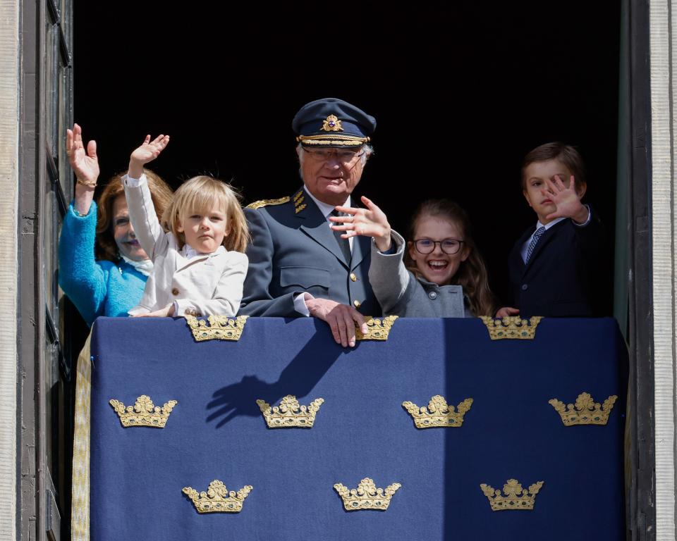 STOCKHOLM, SWEDEN - APRIL 30: King Carl XVI Gustaf of Sweden , Prince Carl Philip of Sweden, Queen Silvia of Sweden, Princess Sofia of Sweden, Prince Gabriel of Sweden, Crown Princess Victoria of Sweden, Princess Estelle of Sweden, Prince Oscar of Sweden and Prince Daniel of Sweden attend a celebration of King Carl Gustav's 76th birthday anniversary at the Royal Palace on April 30, 2022 in Stockholm, Sweden. (Photo by Michael Campanella/Getty Images)