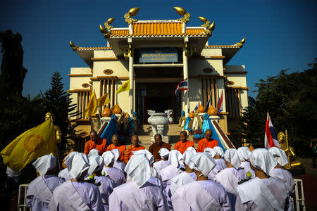 Thai women devotees in white robes pray during a mass female Buddhist novice monk ordination ceremony at the Songdhammakalyani monastery, Nakhon Pathom province, Thailand, December 5, 2018. REUTERS/Athit Perawongmetha