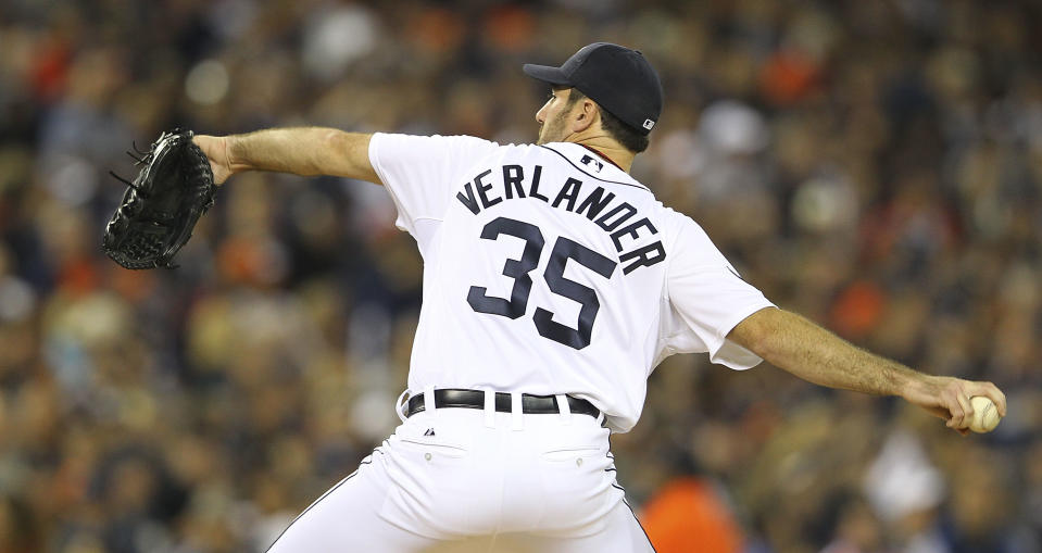 DETROIT - OCTOBER 03: Justin Verlander #35 of the Detroit Tigers pitches in the first inning during the game against the New York Yankess at Comerica Park on October 3, 2011 in Detroit, Michigan. (Photo by Leon Halip/Getty Images)