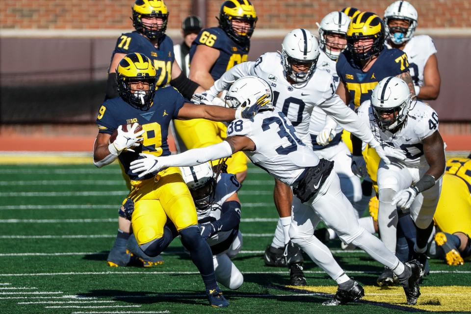 Michigan running back Chris Evans runs against Penn State safety Lamont Wade during the first half at Michigan Stadium in Ann Arbor, Saturday, Nov. 28, 2020.