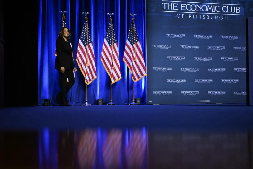 US Vice President and Democratic presidential candidate Kamala Harris arrives to speak at the Philip Chosky Theatre during a campaign event in Pittsburgh, Pennsylvania, on September 25, 2024. (Photo by Jim WATSON / AFP) (Photo by JIM WATSON/AFP via Getty Images)