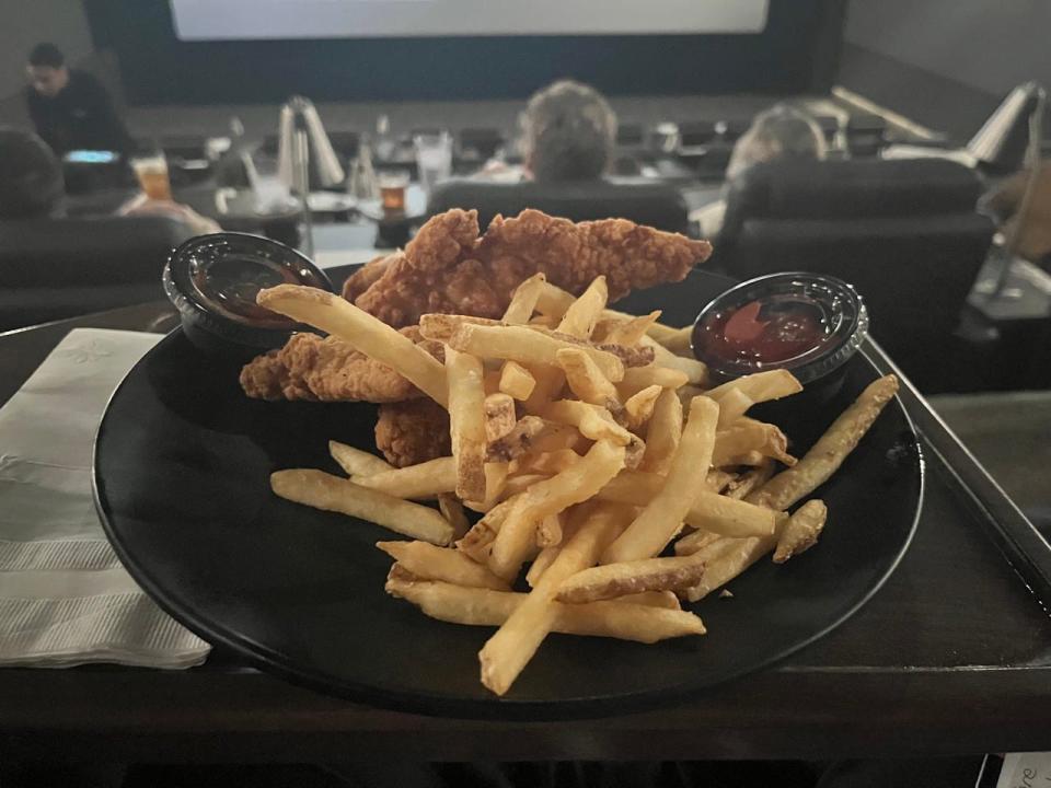 chicken tenders and fries at Cinépolis